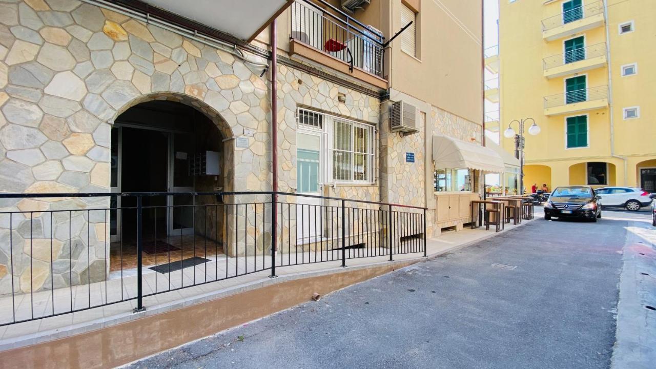 Babyaccommodation Family Experience IV Pietra Ligure Exterior photo